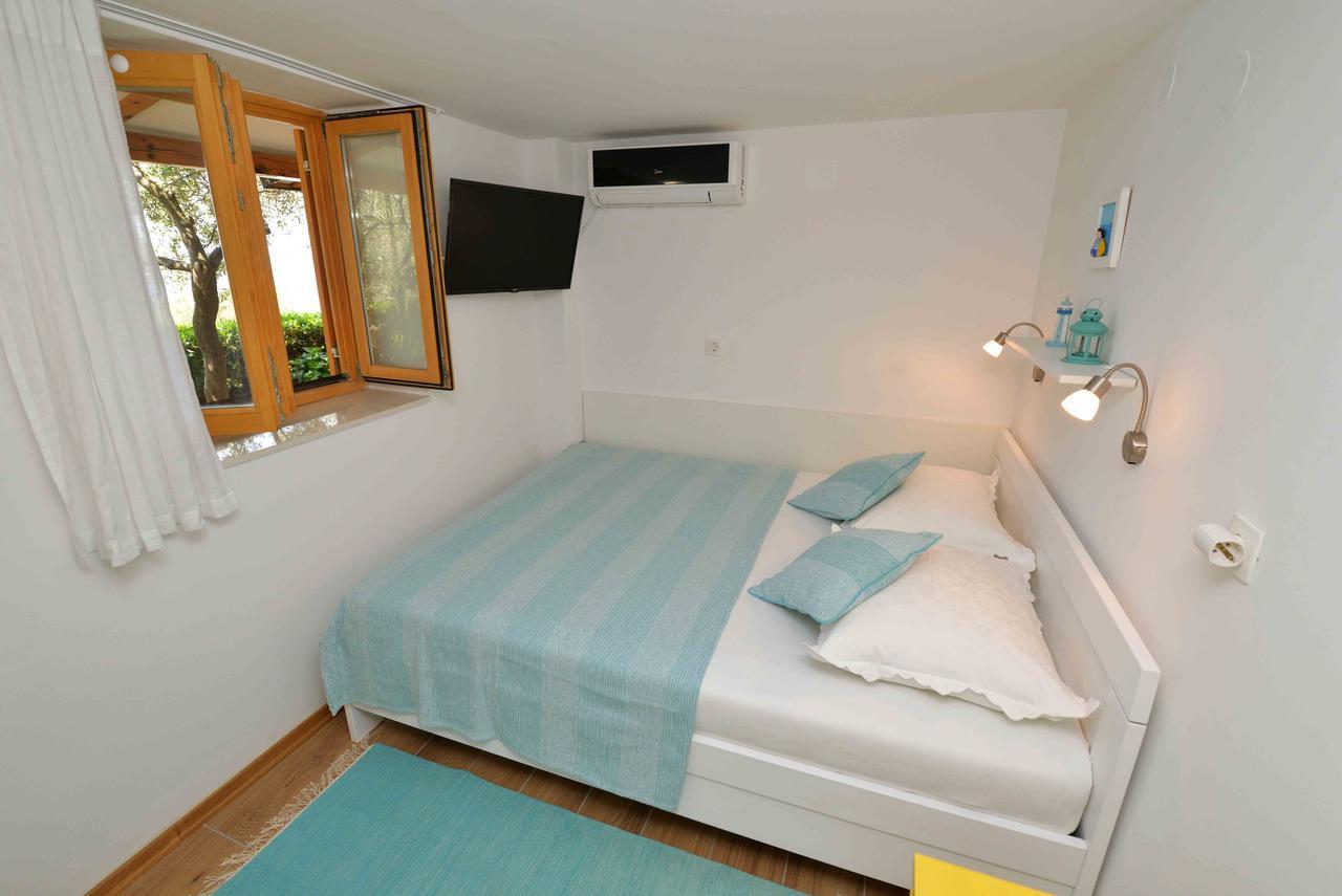 Sea Side Apartment Murter Zewnętrze zdjęcie