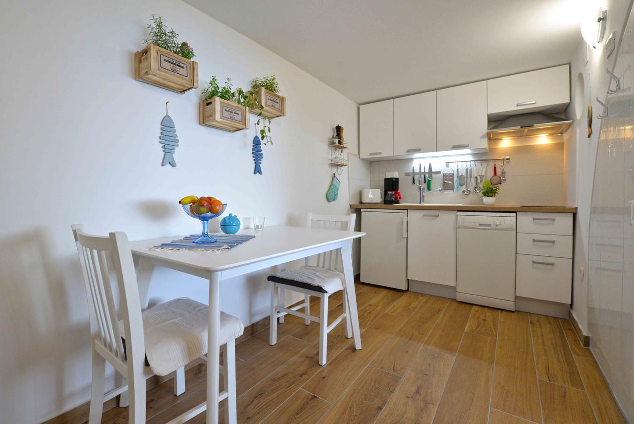 Sea Side Apartment Murter Zewnętrze zdjęcie